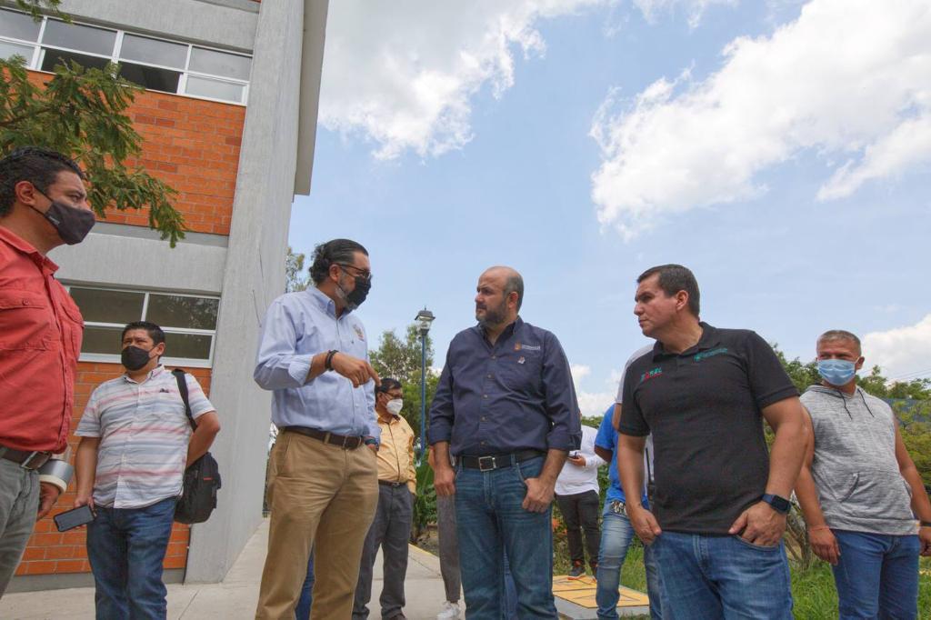 Autoridades del evento en instalaciones del plantel