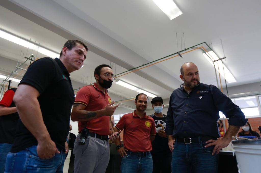 Autoridades del evento en instalaciones del plantel
