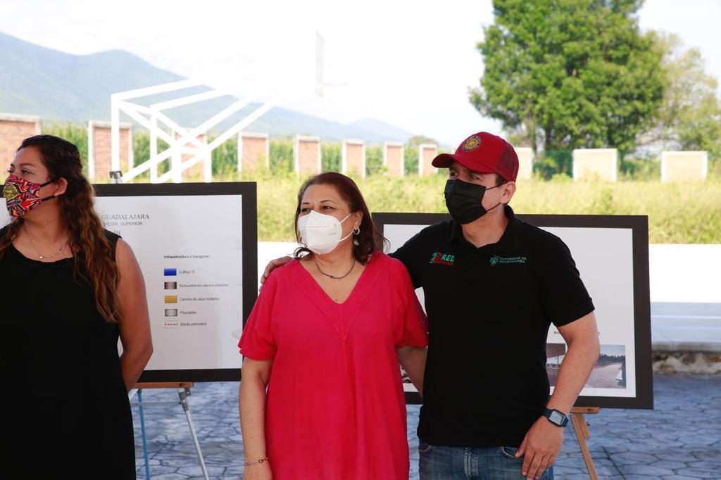 Autoridades del evento en instalaciones del plantel