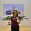 Competidora con sus preseas