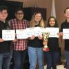 Grupo de alumnos con diplomas