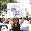 Manifestante con pancarta