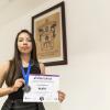 Alumna con medalla