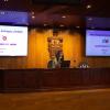 maestra Margarita Rodríguez en presidium frente a asistentes