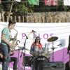 Alumnos participantes en escenario