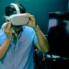 Hombre con lente de realidad virtual