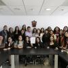 Grupo de mujeres representantes de la feu con el director general del sems