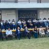 Autoridades del evento junto a asistentes al aire libre