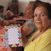 Adulto mayor con manualidad