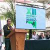 maestro César Barba Delgadillo director del sems en uso de la voz