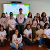 Grupo de mujer que participan en el proyecto junto al director de la preparatoria posan ante la cámara