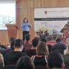 Expositor en auditorio frente a asistentes