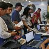 Grupo de alumnos realiza trámites