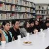 Alumnos en biblioteca