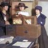 tres mujeres en urna de votación en primeros ejercicios electorales