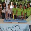Grupo de alumnas de la Preparatoria de Tala en patio del plantel junto a su proyecto en Expo TAE