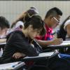 Alumnos realizan examen Piense 2