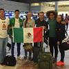 Grupo de alumnos con bandera de México