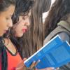 Docentes leen libro