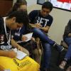 Alumnos realizan anotaciones