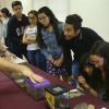 Alumnos observan colección biológica