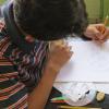 Joven escribiendo