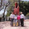 Alumna junto a docentes