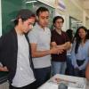Alumnos en estand