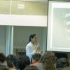 Conferencista durante charla para prevenir la enfermedad pulmonar obstructiva crónica en la Preparatoria de Puerto Vallarta