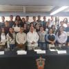 Autoridades del evento y alumnos