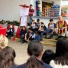 Grupo de alumnos en patio del plantel