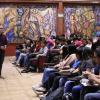 Ponente en auditorio frente a los asistentes