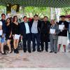 Autoridades del evento junto alumnos 