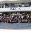 Autoridades del evento junto alumnos