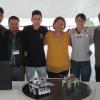 Alumnos y docentes en estand