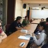 Alumnos y docentes en aula