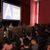 Autoridades del evento frente a asistentes en auditorio