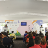 Autoridades del evento frente a asistentes