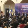 Autoridades del evento en presidium frente a asistentes