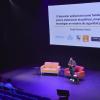 especialista frente asistentes en auditorio