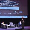 Autoridades del evento frente a asistentes en auditorio