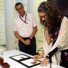 Autoridades del evento en presidium realiza cancelación de la estampilla conmemorativa