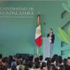 Claudia Sheinbaum en presidium frente a asistentes a conferencia