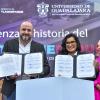 Autoridades del evento en firma de convenio