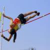 Atleta en salto de garrocha