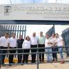 Autoridades del evento en ingreso al plantel