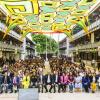 Autoridades del evento junto a asistentes