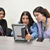Mujeres usan ipad