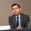 Expositor en auditorio frente a asistentes