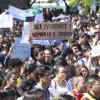 Alumnos con pancarta
